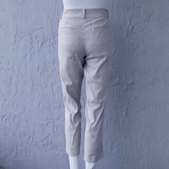 Ann Taylor Signature Women's Capri's (Pin Stripes) - Picture 5 of 17